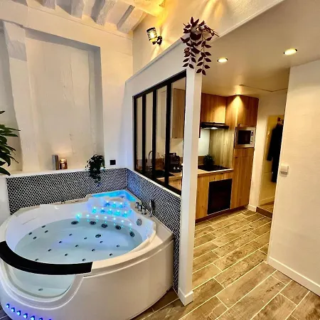 Le Corneille - Jacuzzi, Sauna & Parking Par Atypique Апартаменты