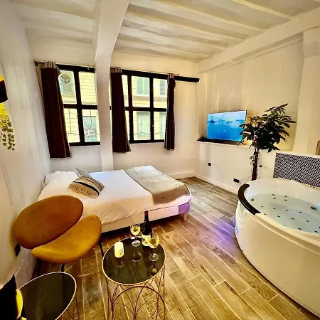 Le Corneille - Jacuzzi, Sauna & Parking Par Atypique *