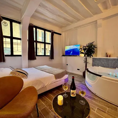 Le Corneille - Jacuzzi, Sauna & Parking Par Atypique Apartment