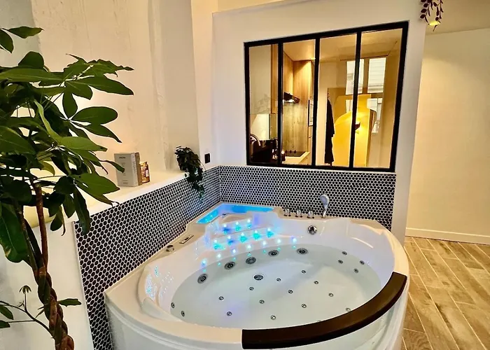 Le Corneille - Jacuzzi, Sauna & Parking Par Atypique