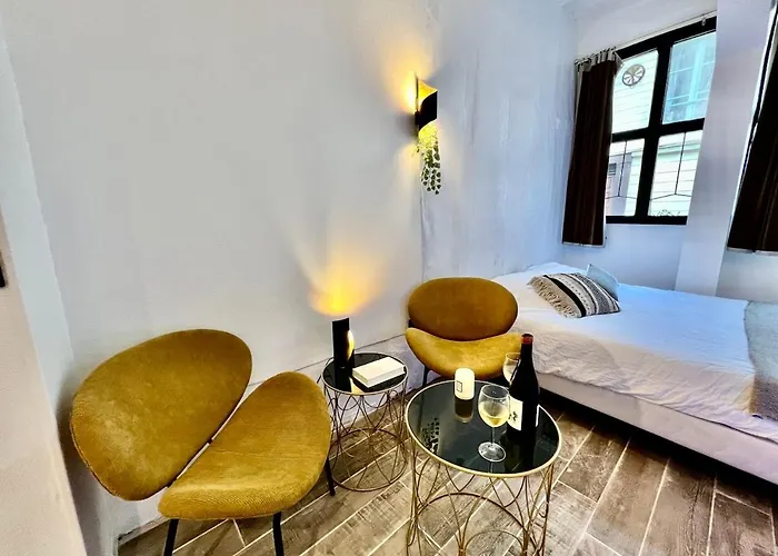 Le Corneille - Jacuzzi, Sauna & Parking Par Atypique