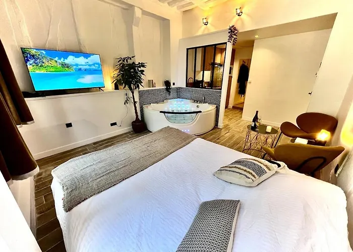 Апартаменты Le Corneille - Jacuzzi, Sauna & Parking Par Atypique