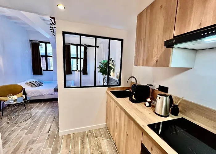 Le Corneille - Jacuzzi, Sauna & Parking Par Atypique Апартаменты *