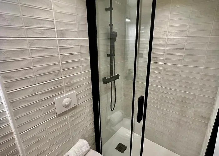 Апартаменты Le Corneille - Jacuzzi, Sauna & Parking Par Atypique *